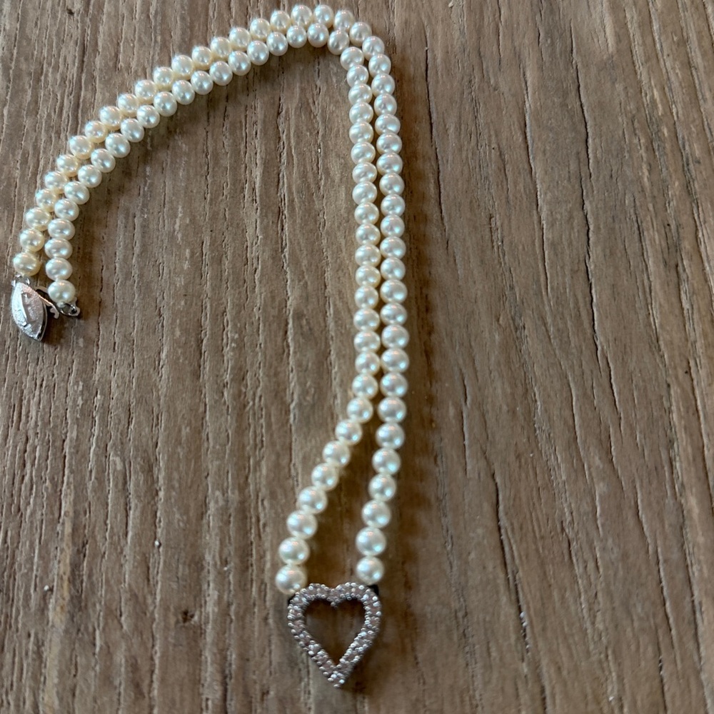 Pearl Necklace with diamond Heart Pendant - Ivory Pearls bought at fortunoff . - Picture 5 of 5